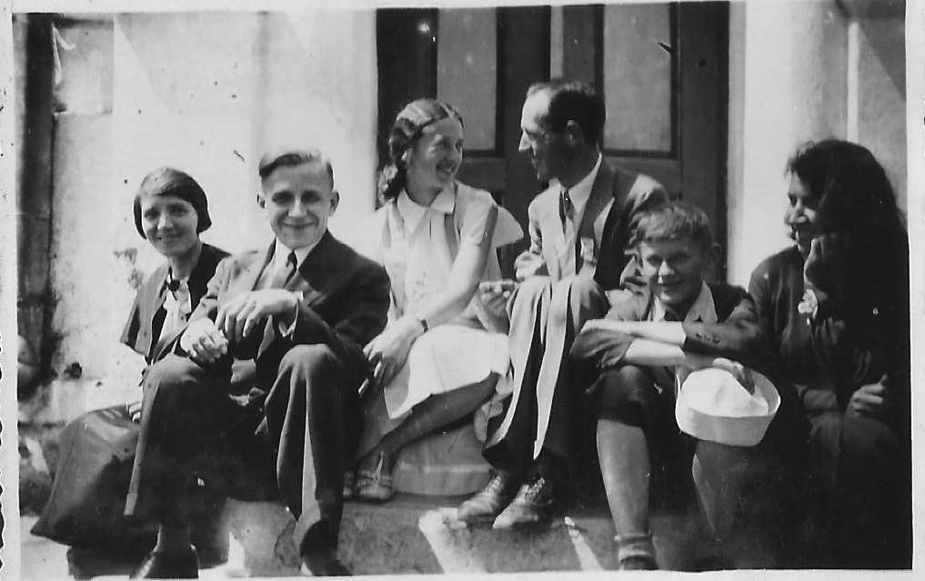 112. Jan Dykowski drugi z lewej