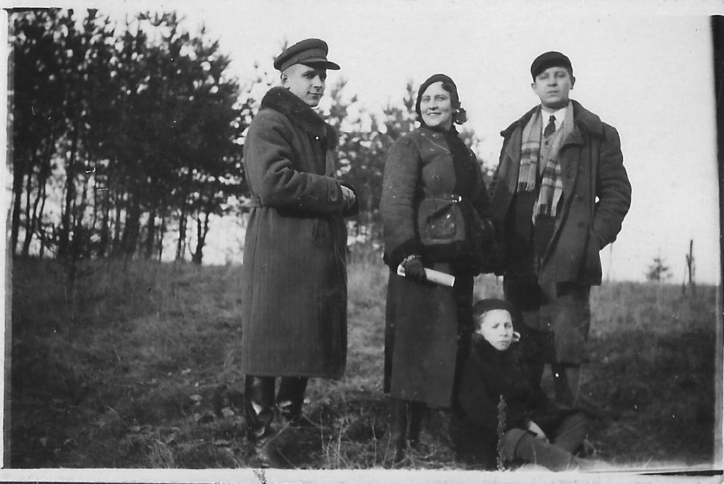 123. Jan Dykowski z lewej