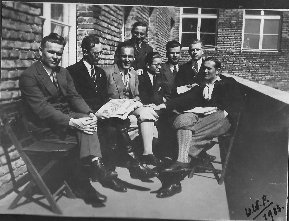 125. Jan Dykowski drugi z prawej Wolna Wszechnica Polska